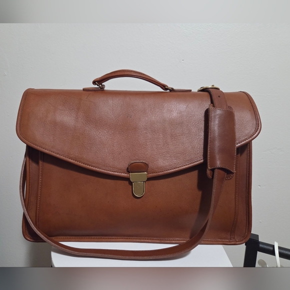 Coach Handbags - Vintage Coach Leather British Tan Morgan Briefcase Crossbody